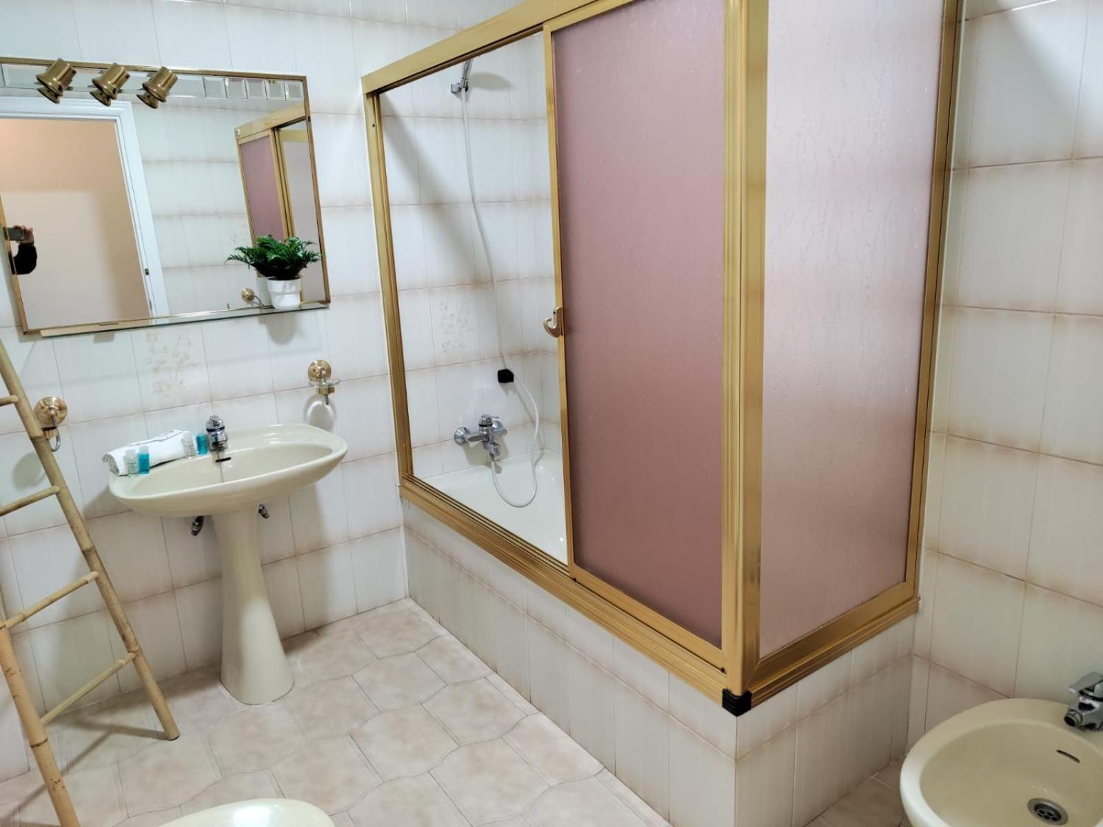 Wintowinrentals Your Home Steps From The Center Málaga Eksteriør bilde